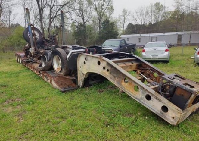 2000 Fontaine Tri-Axle Lowboy