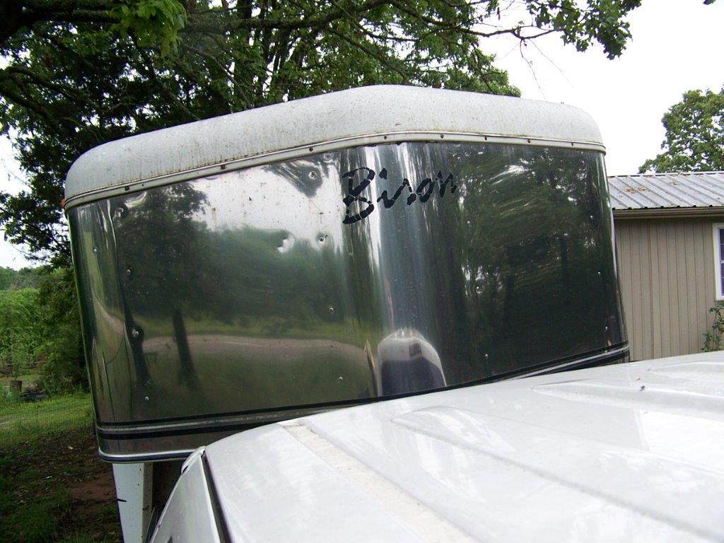 2004 Bison Alumasport Horse Trailer - Image 9