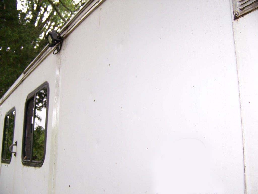 2004 Bison Alumasport Horse Trailer - Image 13