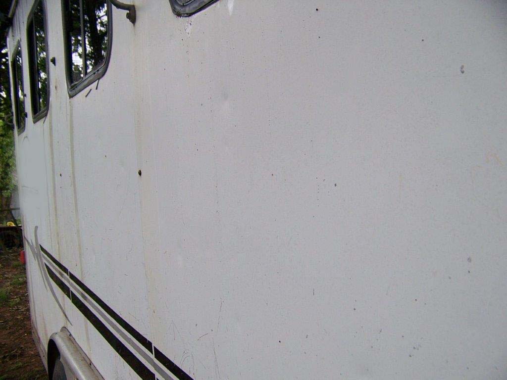 2004 Bison Alumasport Horse Trailer - Image 14