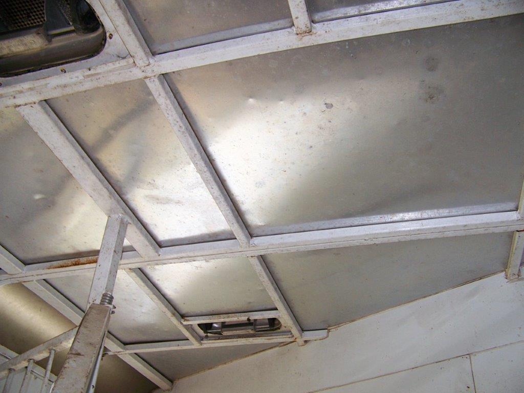 2004 Bison Alumasport Horse Trailer - Image 19