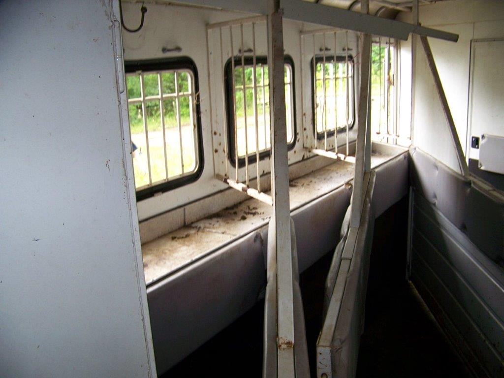 2004 Bison Alumasport Horse Trailer - Image 20