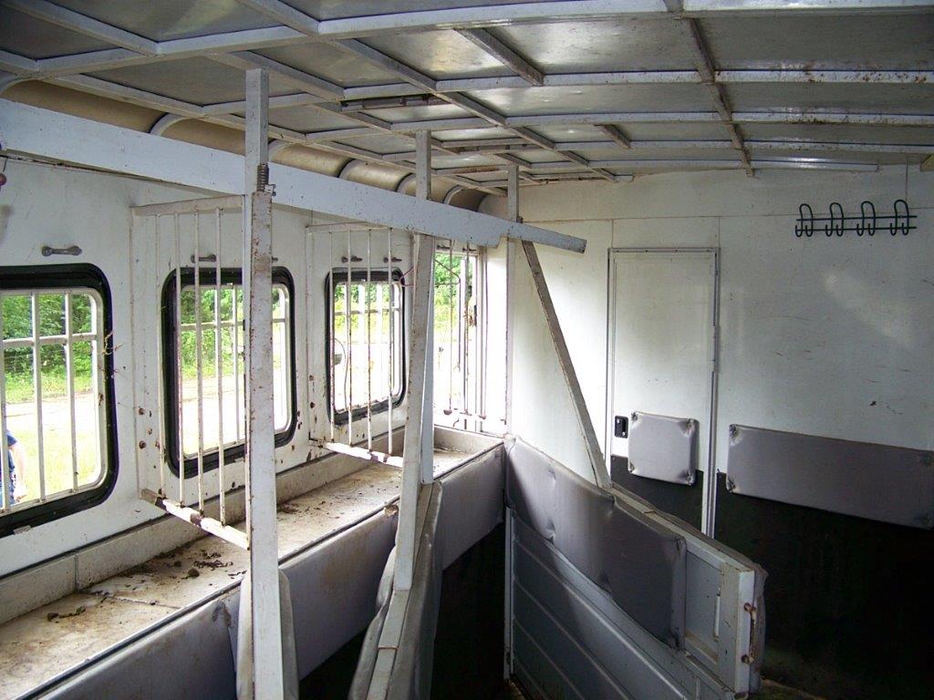 2004 Bison Alumasport Horse Trailer - Image 21