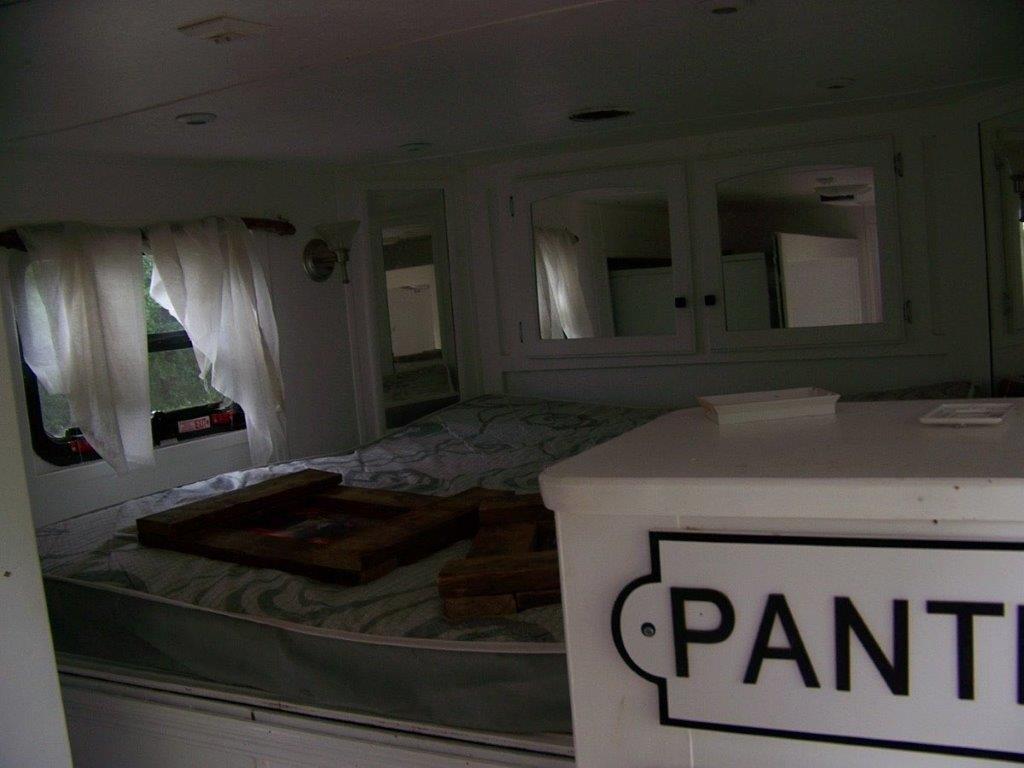 2004 Bison Alumasport Horse Trailer - Image 24