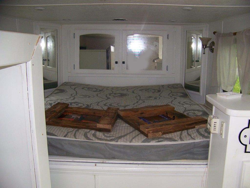 2004 Bison Alumasport Horse Trailer - Image 26