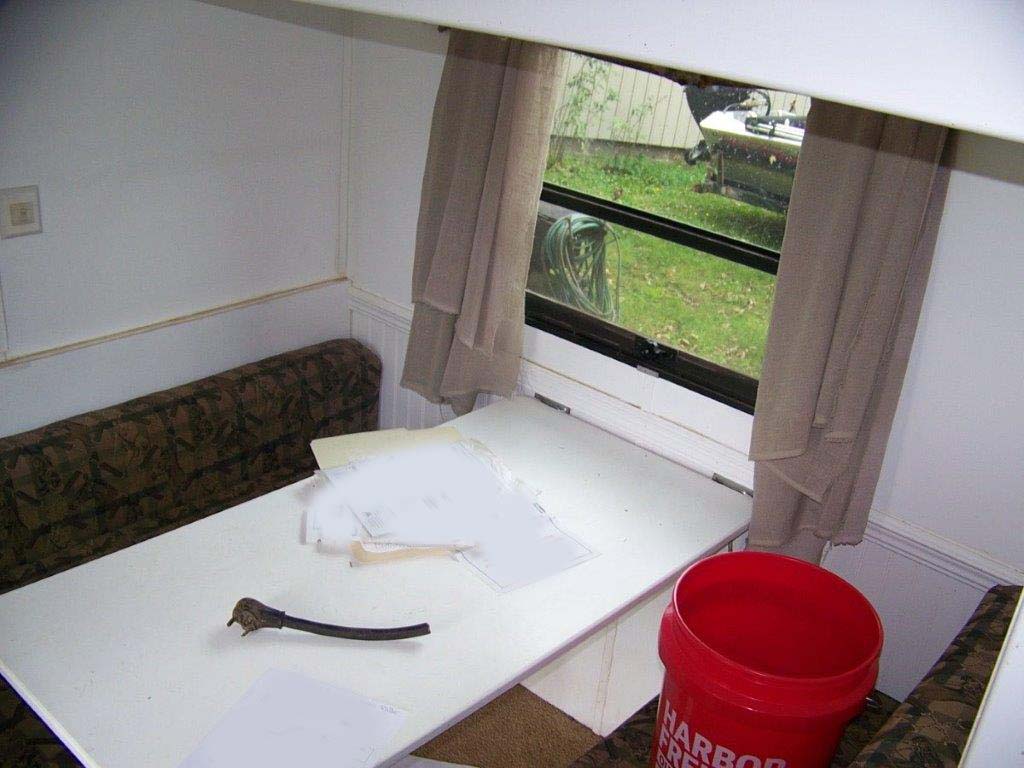 2004 Bison Alumasport Horse Trailer - Image 27