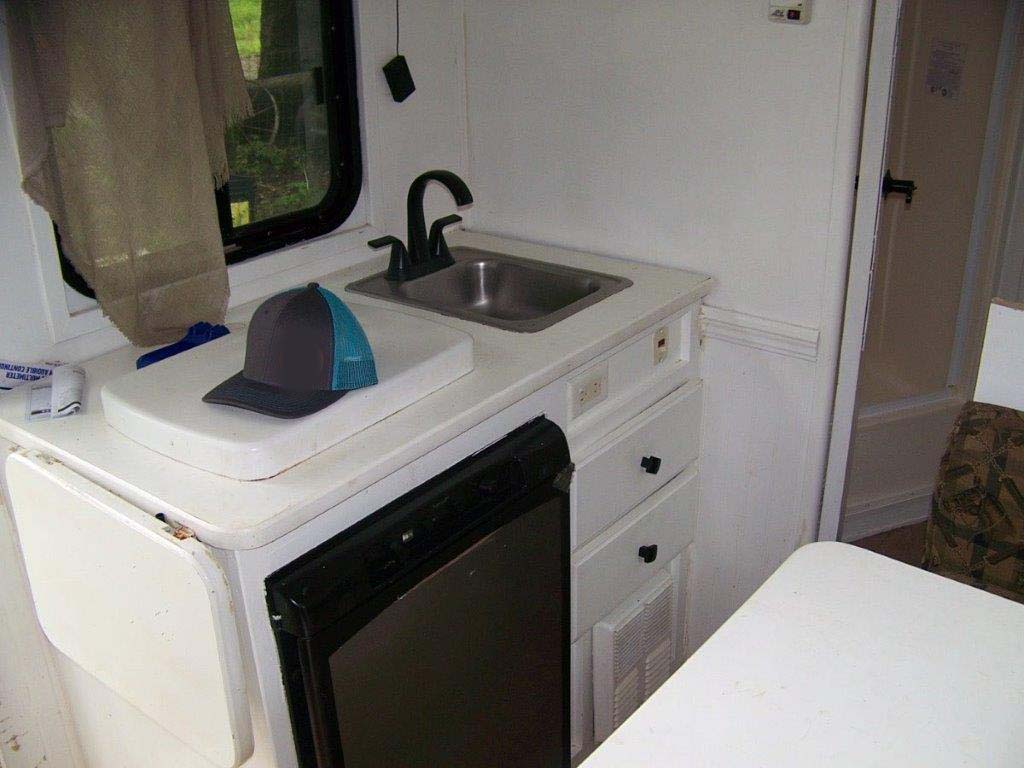 2004 Bison Alumasport Horse Trailer - Image 28