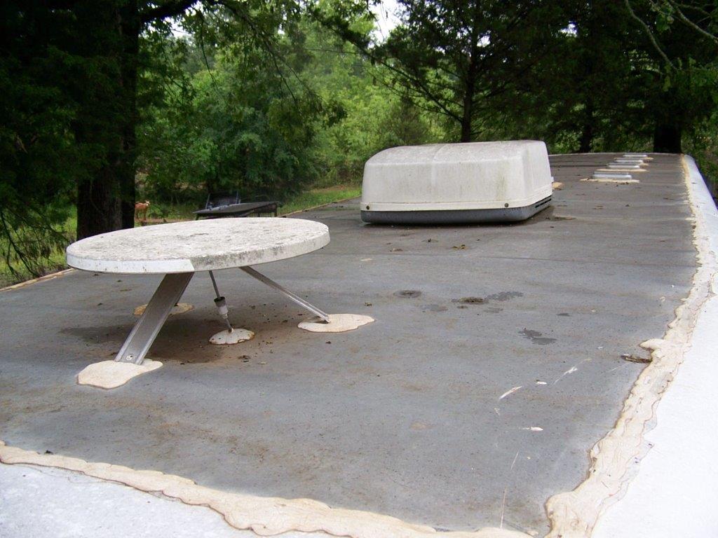 2004 Bison Alumasport Horse Trailer - Image 31