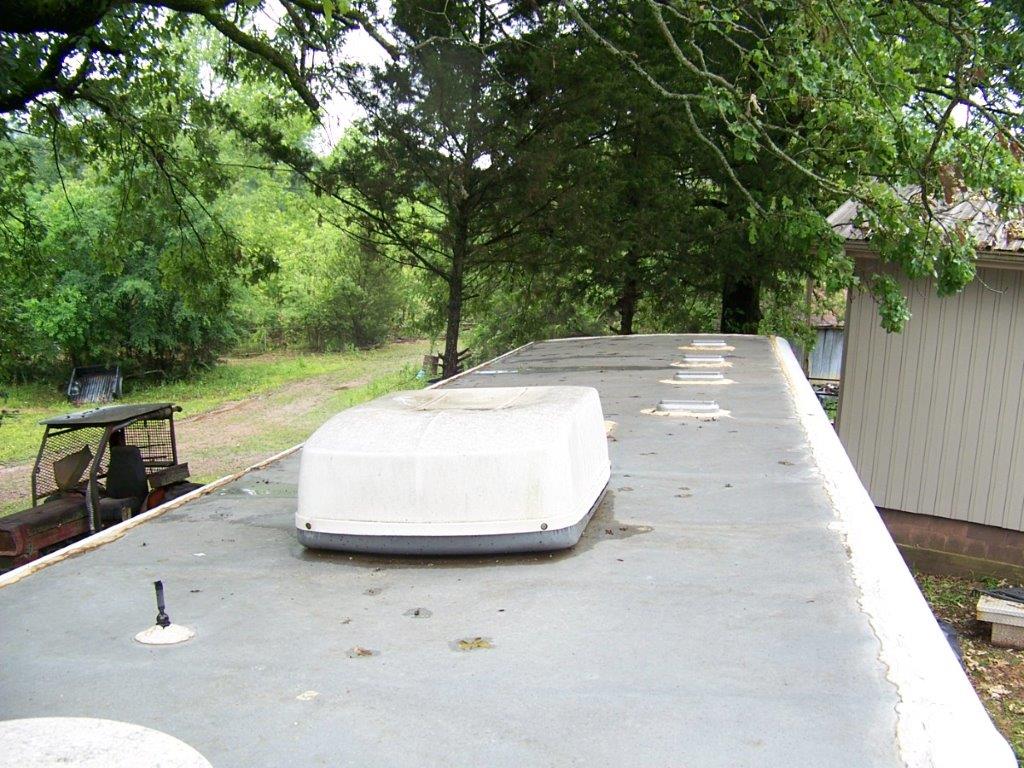 2004 Bison Alumasport Horse Trailer - Image 32