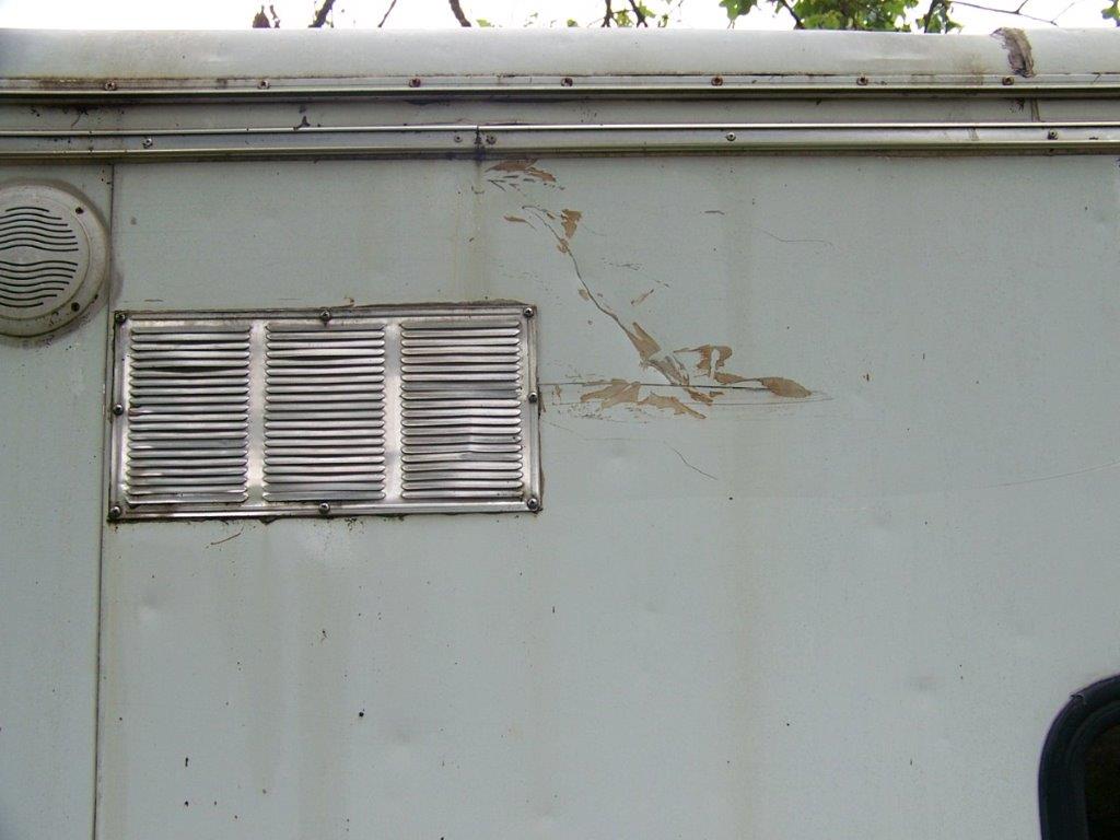 2004 Bison Alumasport Horse Trailer - Image 35