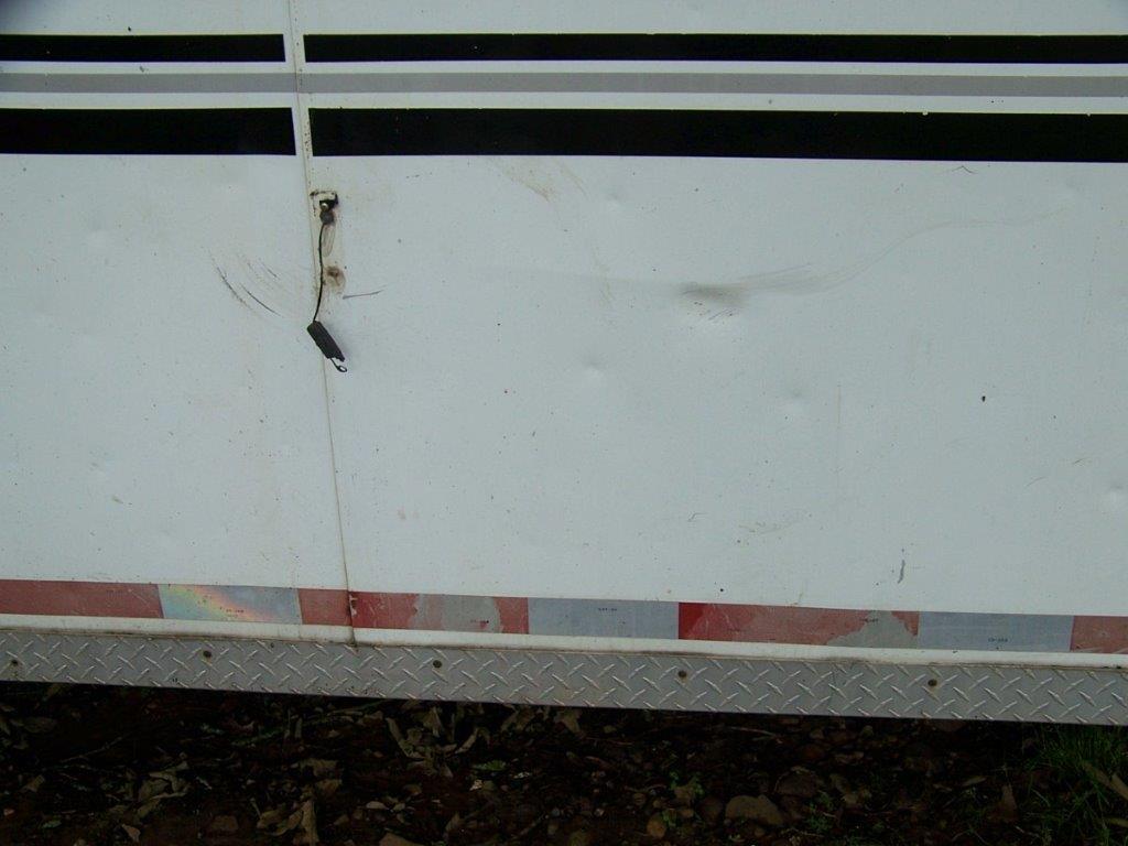 2004 Bison Alumasport Horse Trailer - Image 36