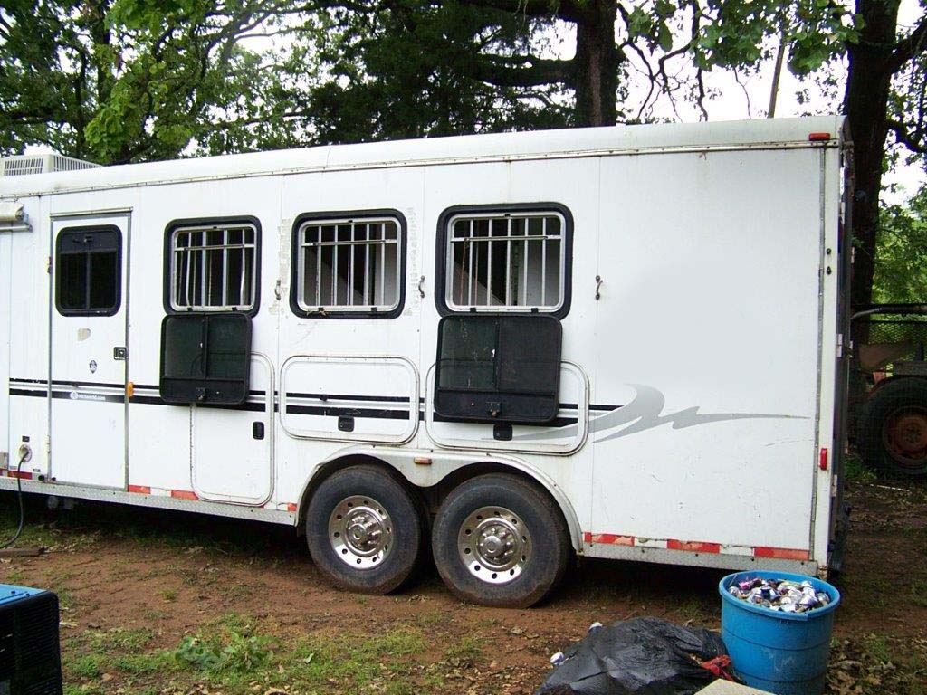 2004 Bison Alumasport Horse Trailer - Image 4