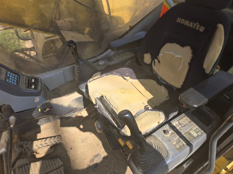 2004 Komatsu PC200LC Excavator - Image 31