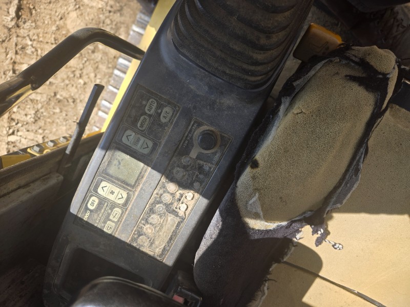 2004 Komatsu PC200LC Excavator - Image 32
