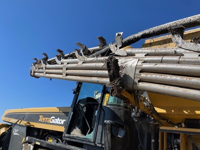 2015 Terragator 8300B Dry Fertilizer Spreader - Image 11