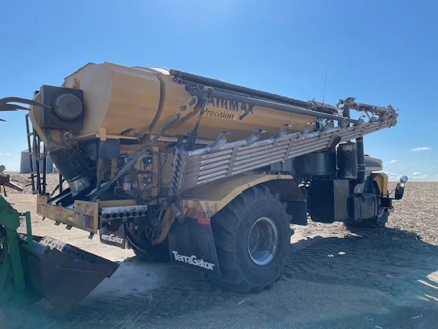 2015 Terragator 8300B Dry Fertilizer Spreader - Image 12