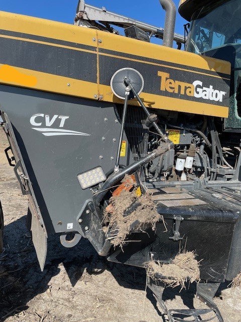 2015 Terragator 8300B Dry Fertilizer Spreader - Image 13