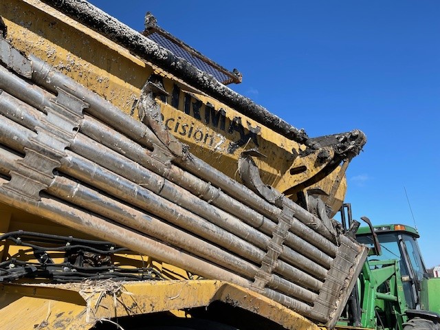 2015 Terragator 8300B Dry Fertilizer Spreader - Image 14