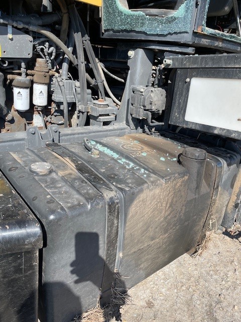 2015 Terragator 8300B Dry Fertilizer Spreader - Image 5