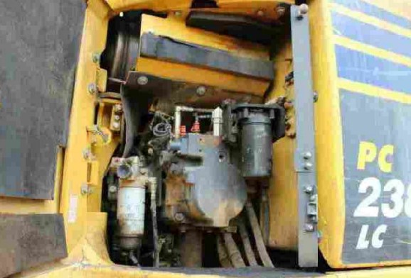 2018 Komatsu PC238USLC Excavator - Image 32