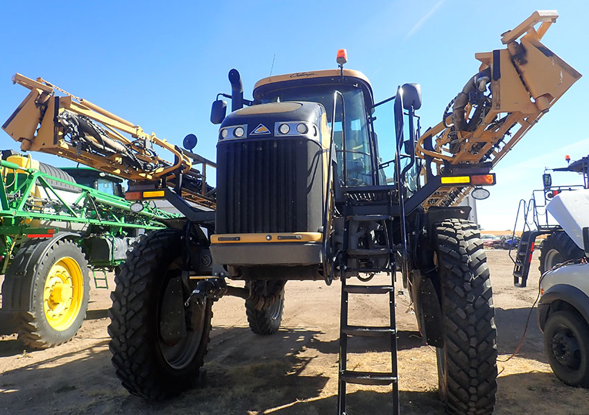 2018 Rogator RG1100C Sprayer - Image 2
