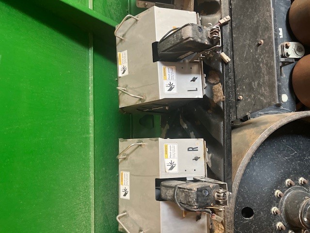 2015 Terragator 8300B Dry Fertilizer Spreader - Image 16