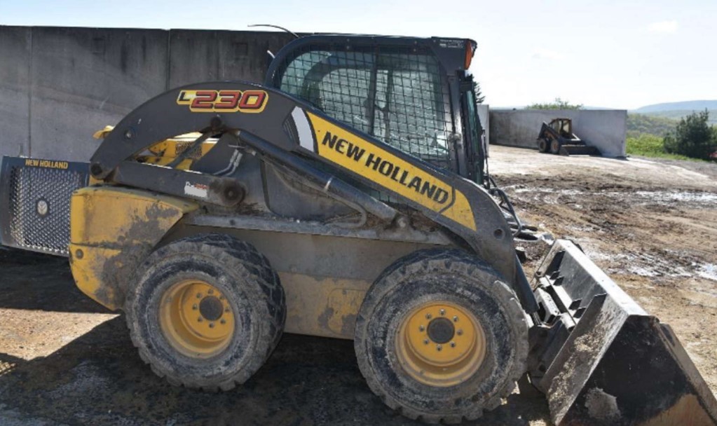 [Auction]: 2013 New Holland L230 Skid Steer | est. 1,104 hours miles ...