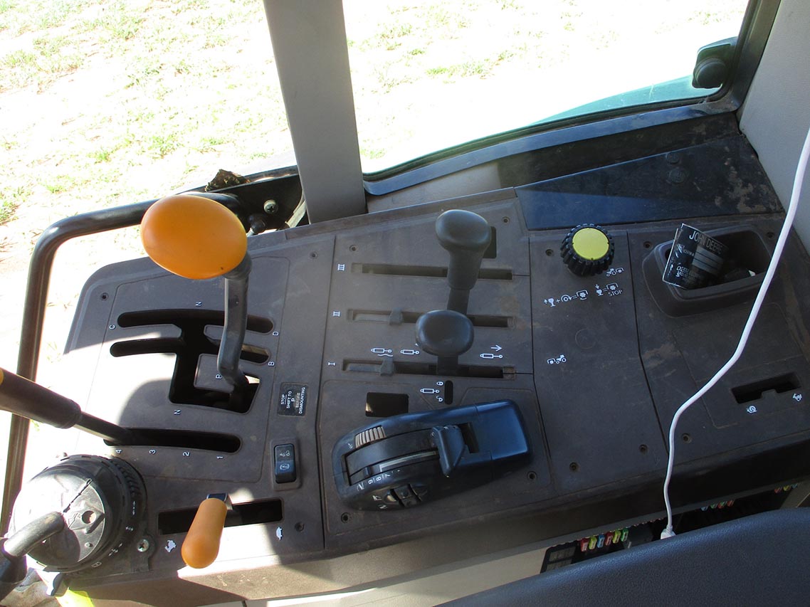 2007 John Deere 6215 Tractor - Image 9