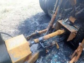 2003 John Deere 6415 Tractor - Image 19