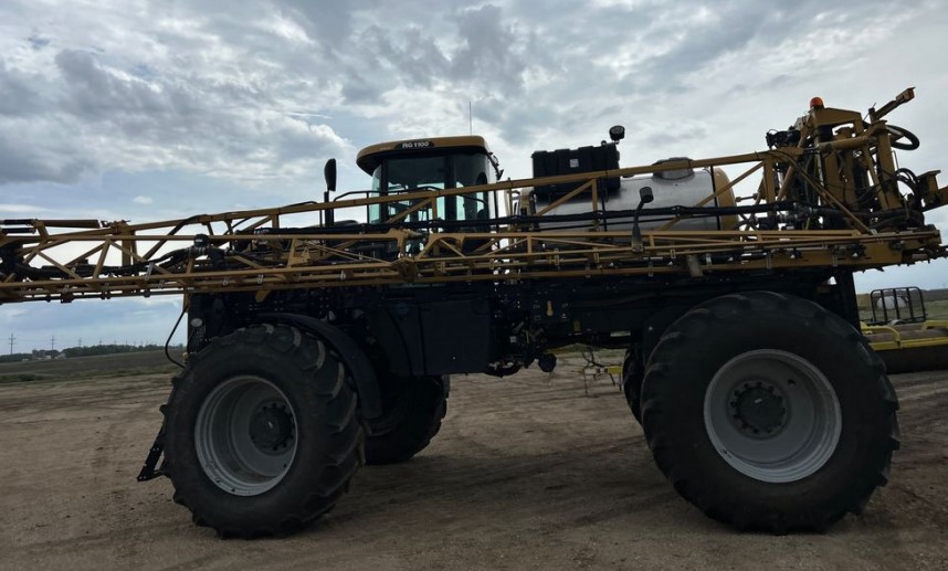 2014 Rogator RG1100 T120 Sprayer - Image 2