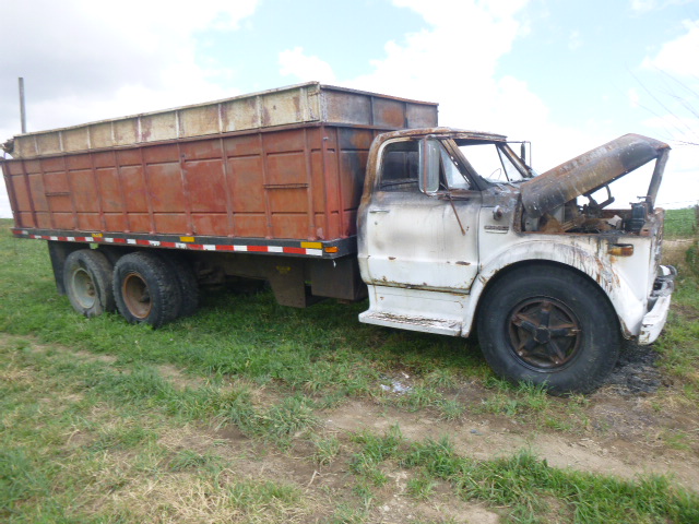 1970 GMC 6500 Grain Truck - Image 4