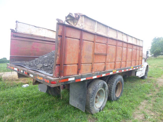 1970 GMC 6500 Grain Truck - Image 5