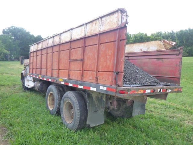 1970 GMC 6500 Grain Truck - Image 7