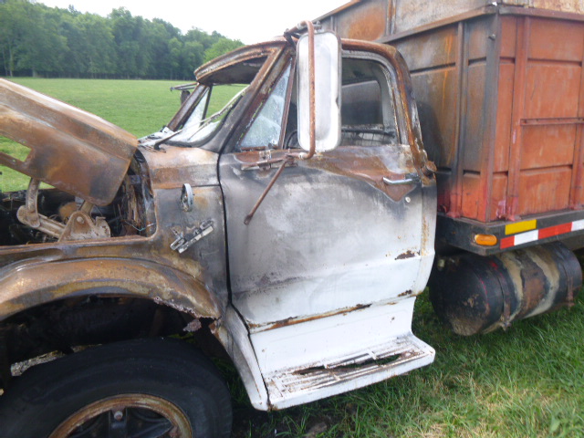 1970 GMC 6500 Grain Truck - Image 9