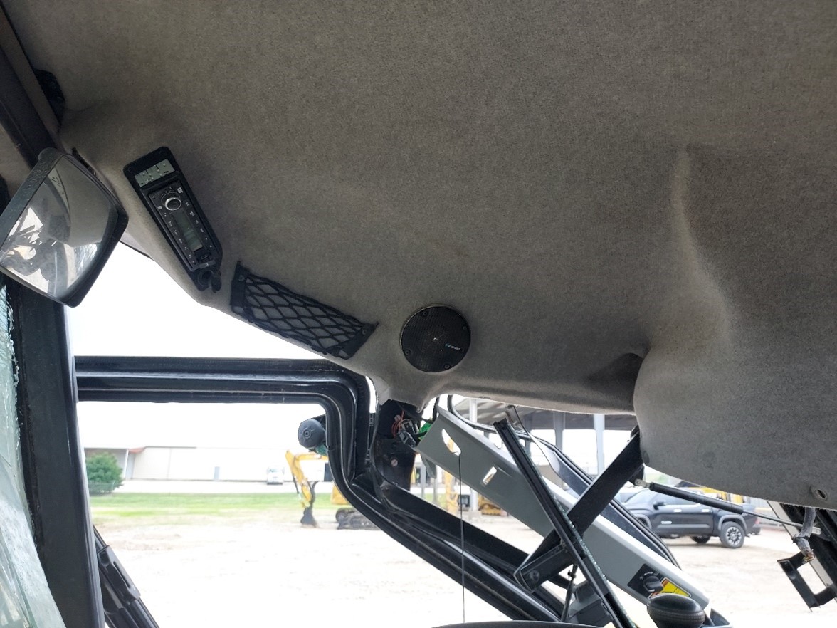 2018 Caterpillar 420F2 Backhoe - Image 10