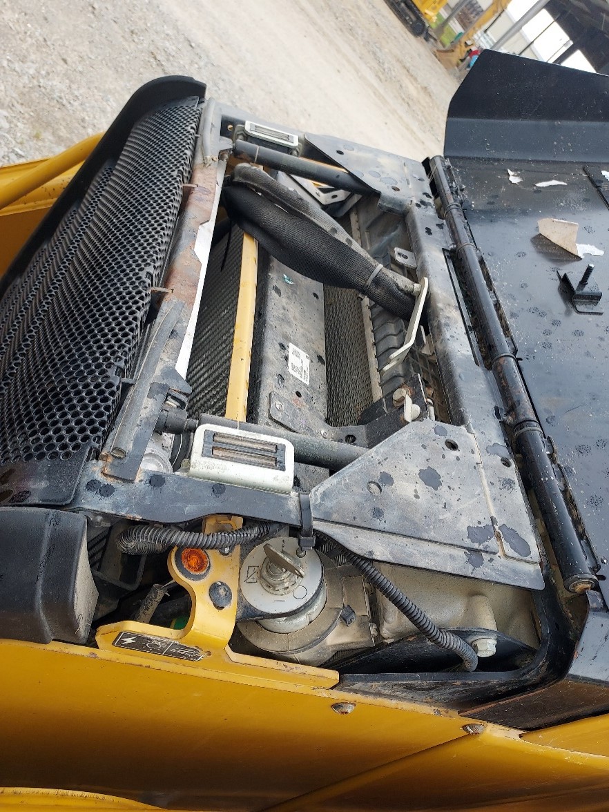 2018 Caterpillar 420F2 Backhoe - Image 12