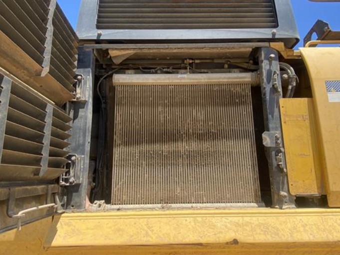 2016 Komatsu PC490LC-11 Excavator - Image 12