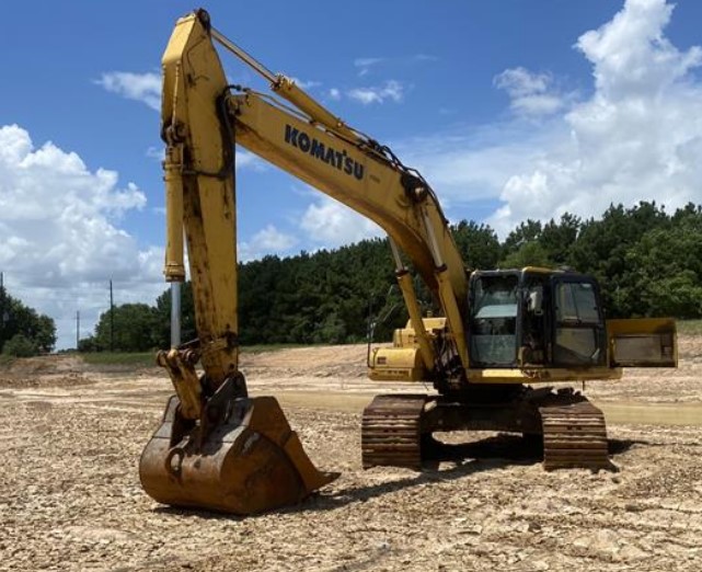 2016 Komatsu PC490LC-11 Excavator - Image 2