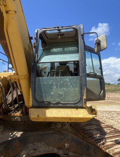 2016 Komatsu PC490LC-11 Excavator - Image 8