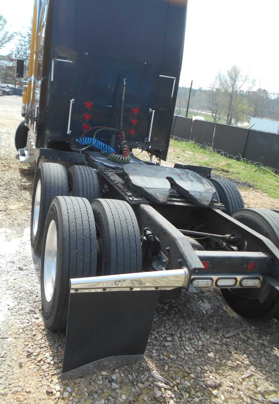 2002 Freightliner FLD 120 Classic XL - Image 3