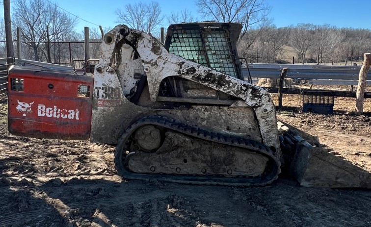 2009 Bobcat T320 Compact Track Loader - Image 6