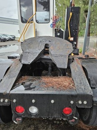 2022 Kalmar Ottawa T2 4×2 Terminal Tractor - Image 4