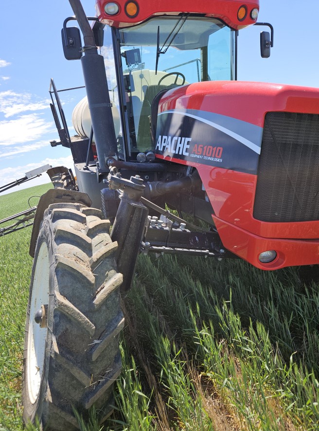 2008 Apache AS1010 Sprayer - Image 2