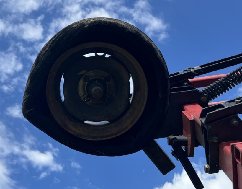 2012 CASE IH Tigermate 200 Field Cultivator - Image 10