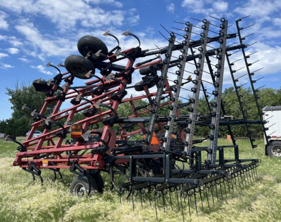 2012 CASE IH Tigermate 200 Field Cultivator - Image 2