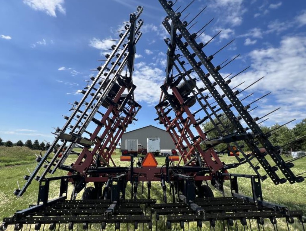 2012 CASE IH Tigermate 200 Field Cultivator - Image 4