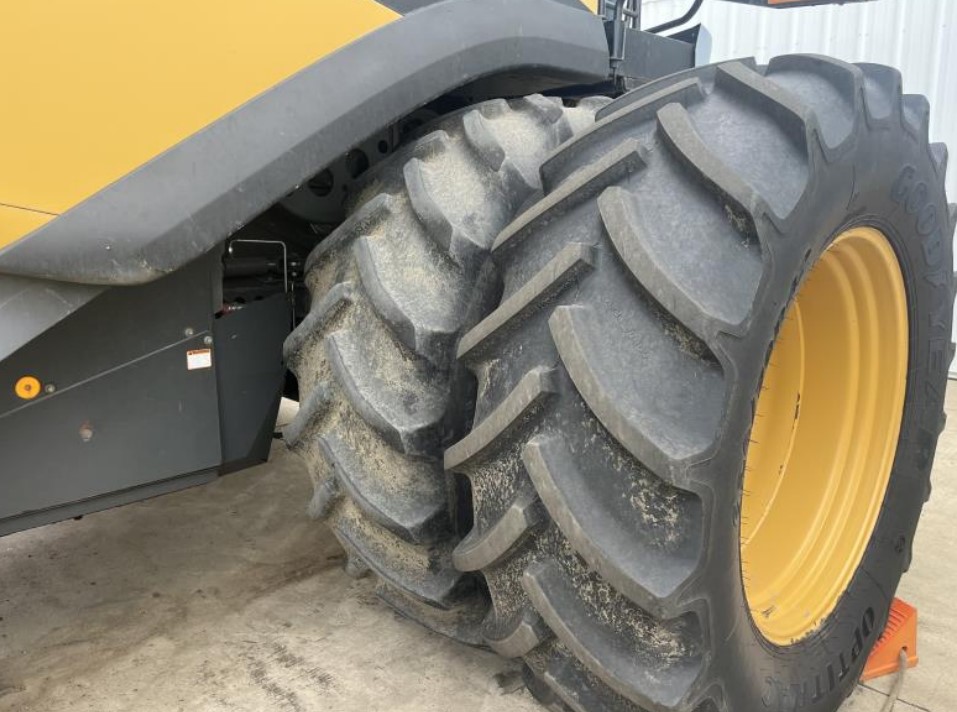 2010 Lexion 580R Combine - Image 11