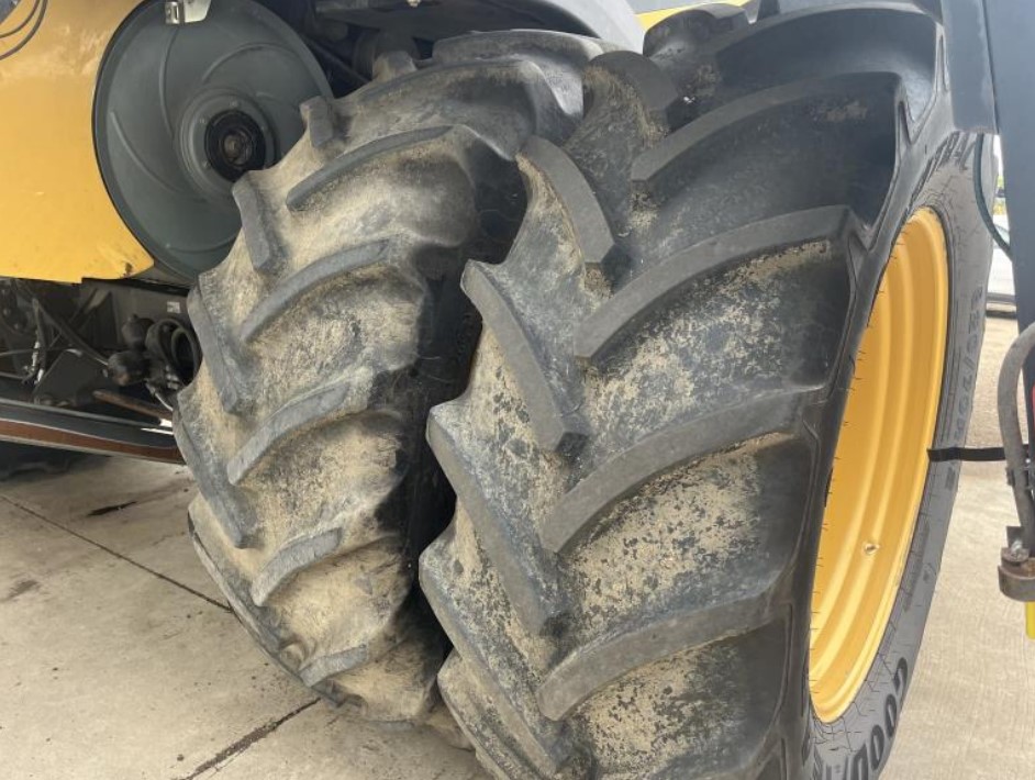 2010 Lexion 580R Combine - Image 12