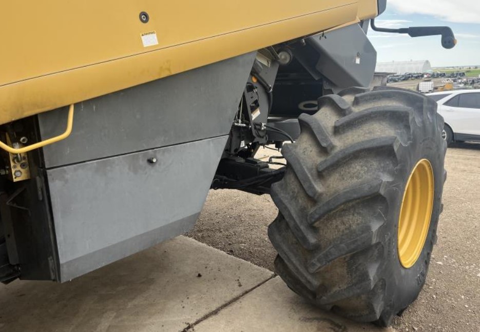 2010 Lexion 580R Combine - Image 13
