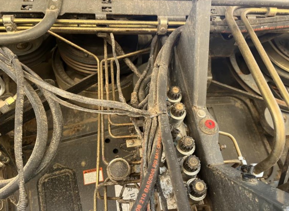 2010 Lexion 580R Combine - Image 15